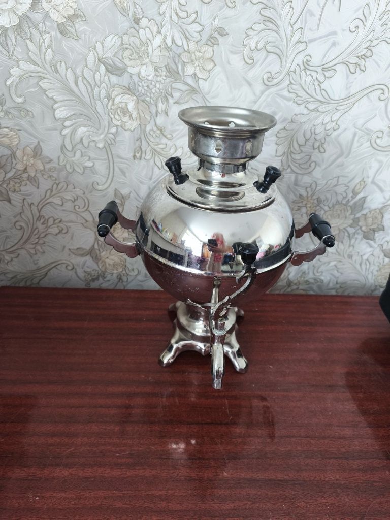 Самовар 4л электрический
Рабочий. 
Есть 2шт