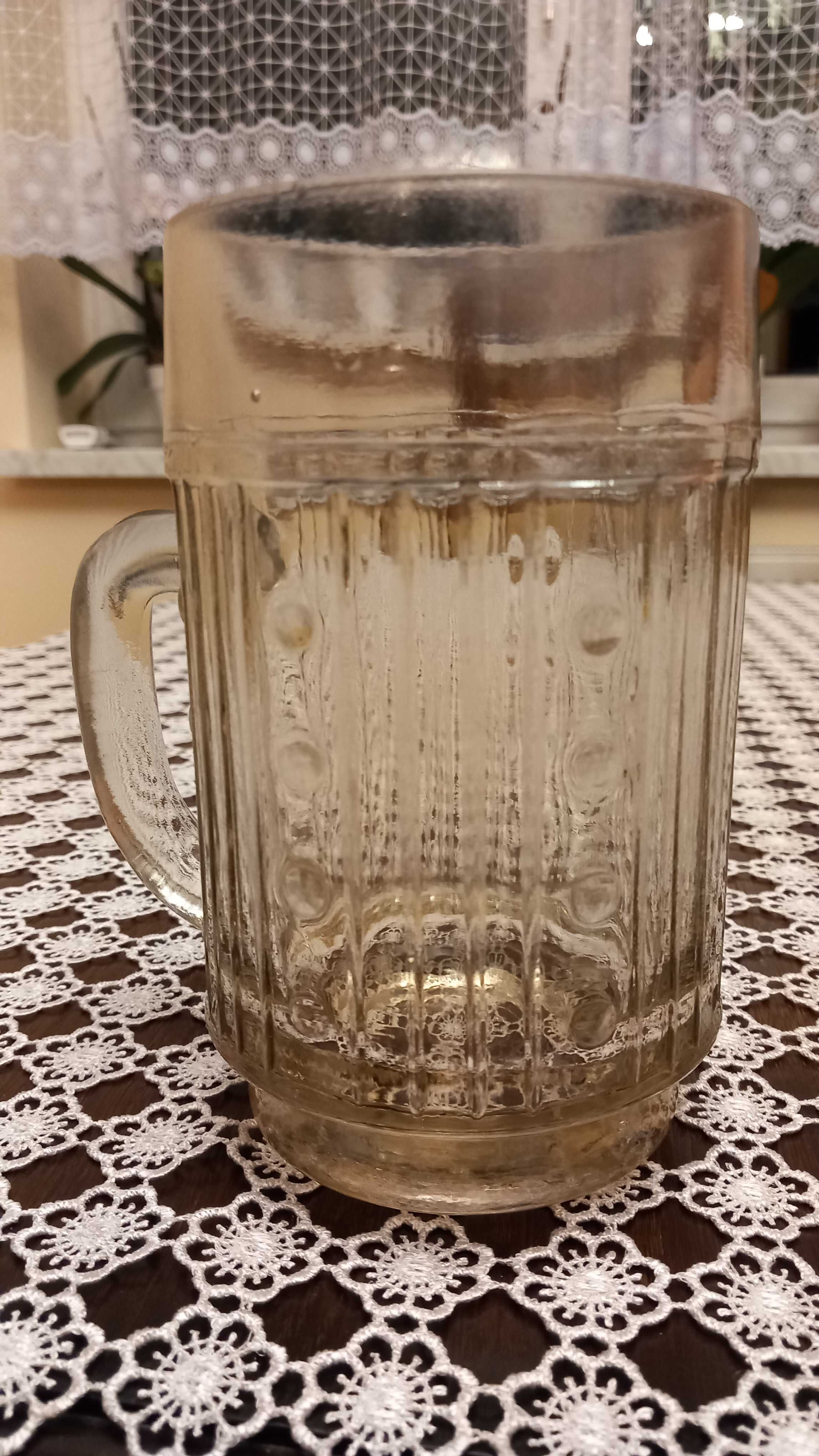 Sygnowany kufel 0,5 l kufel grube szkło różowe bez uszkodzeń