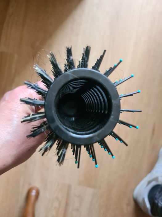 Escova de Cabelo Jean Louis David.
Cabo em plástico duro.