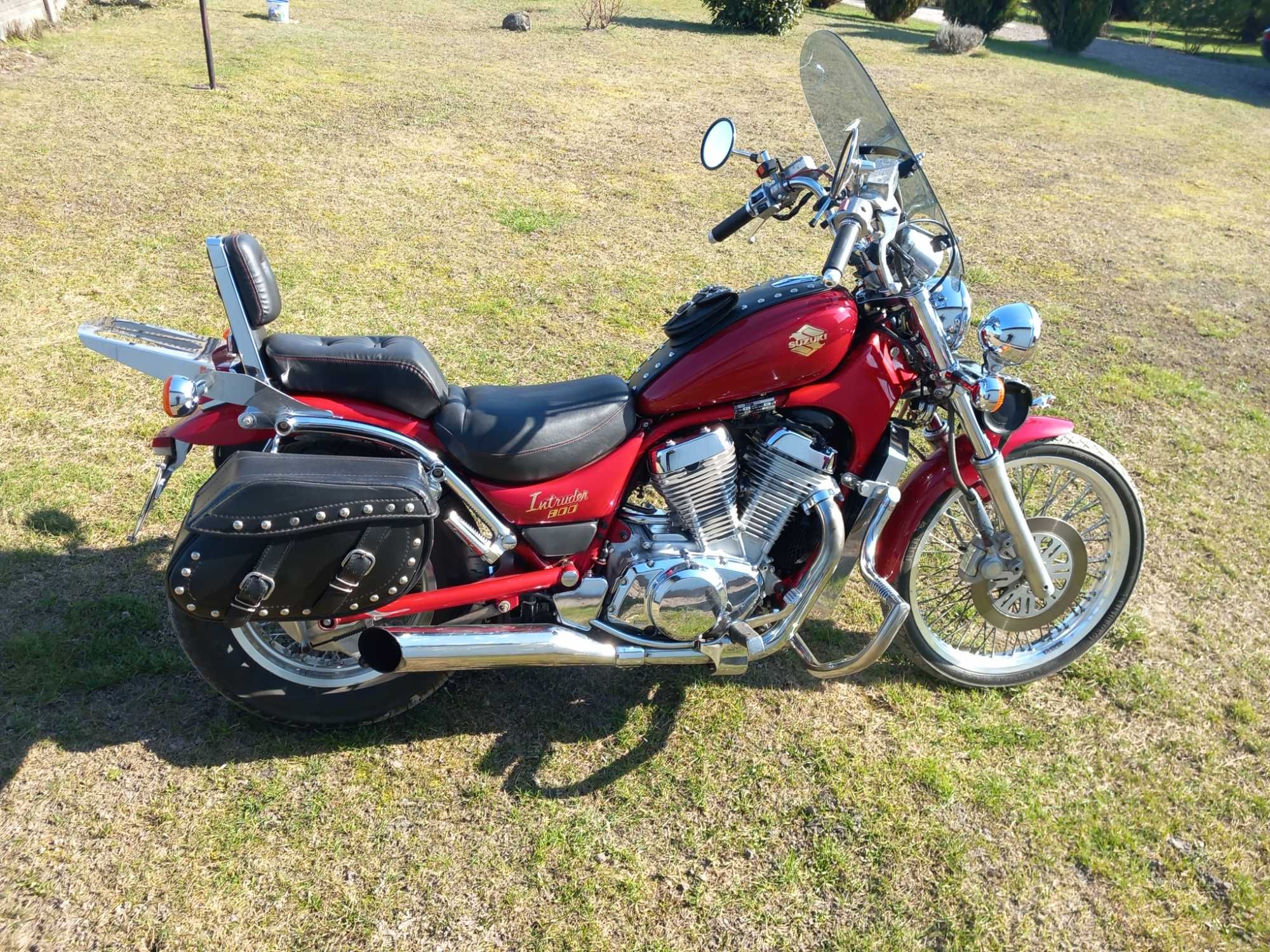 Suzuki intruder vs 800