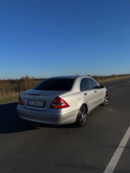 Mercedes c 180.