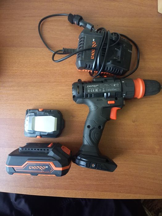 Продам шуруповерт в чудовому стані.