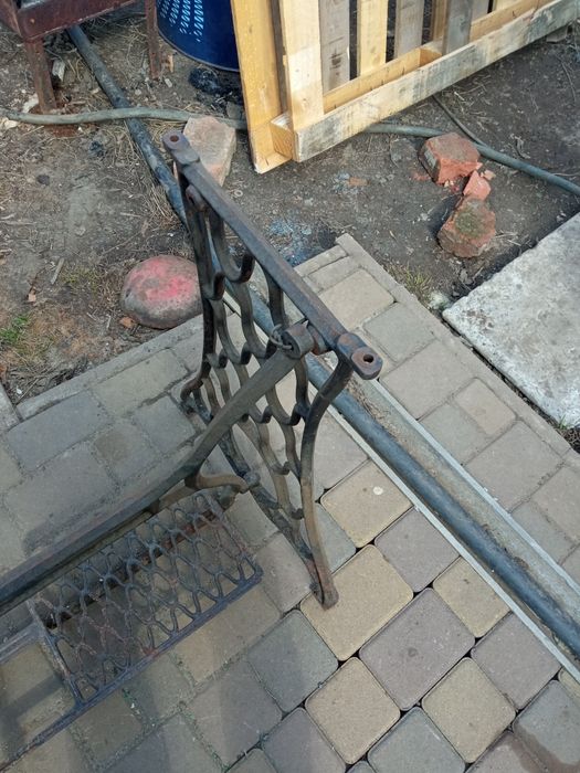 Станина к швейной машинке