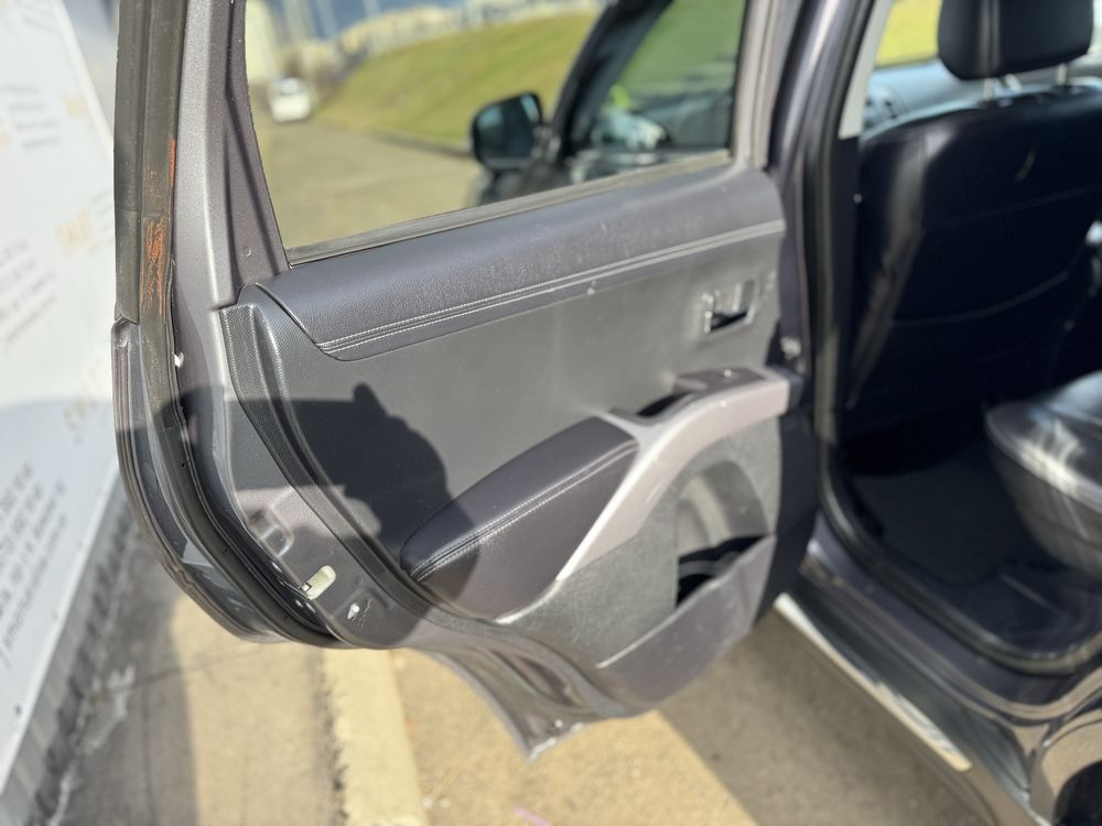 Mitsubischi Outlander 2.2 d 4*4 avtomat з Швейцарії