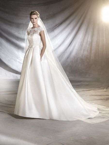 przepiękna suknia ślubna marki Pronovias, model OSASUN