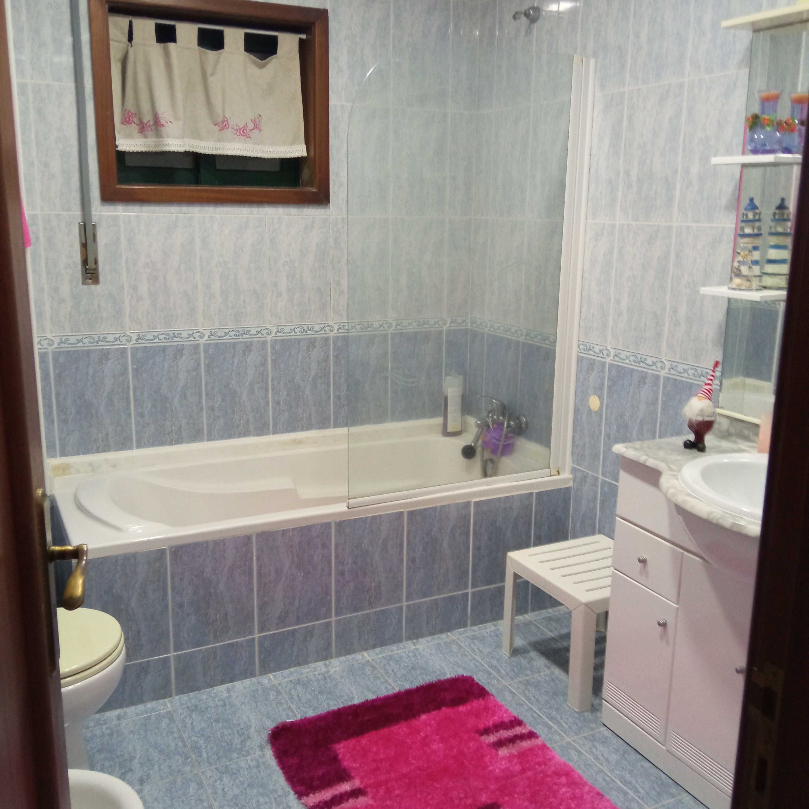 Alugo quarto em apartamento