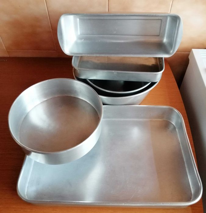 4 Formas para bolos e pudins,  2 tabuleiros
