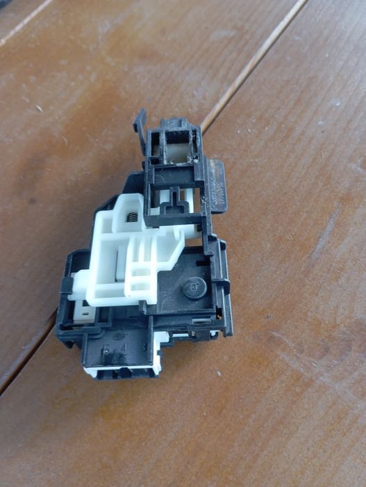 Замок для пральної машини