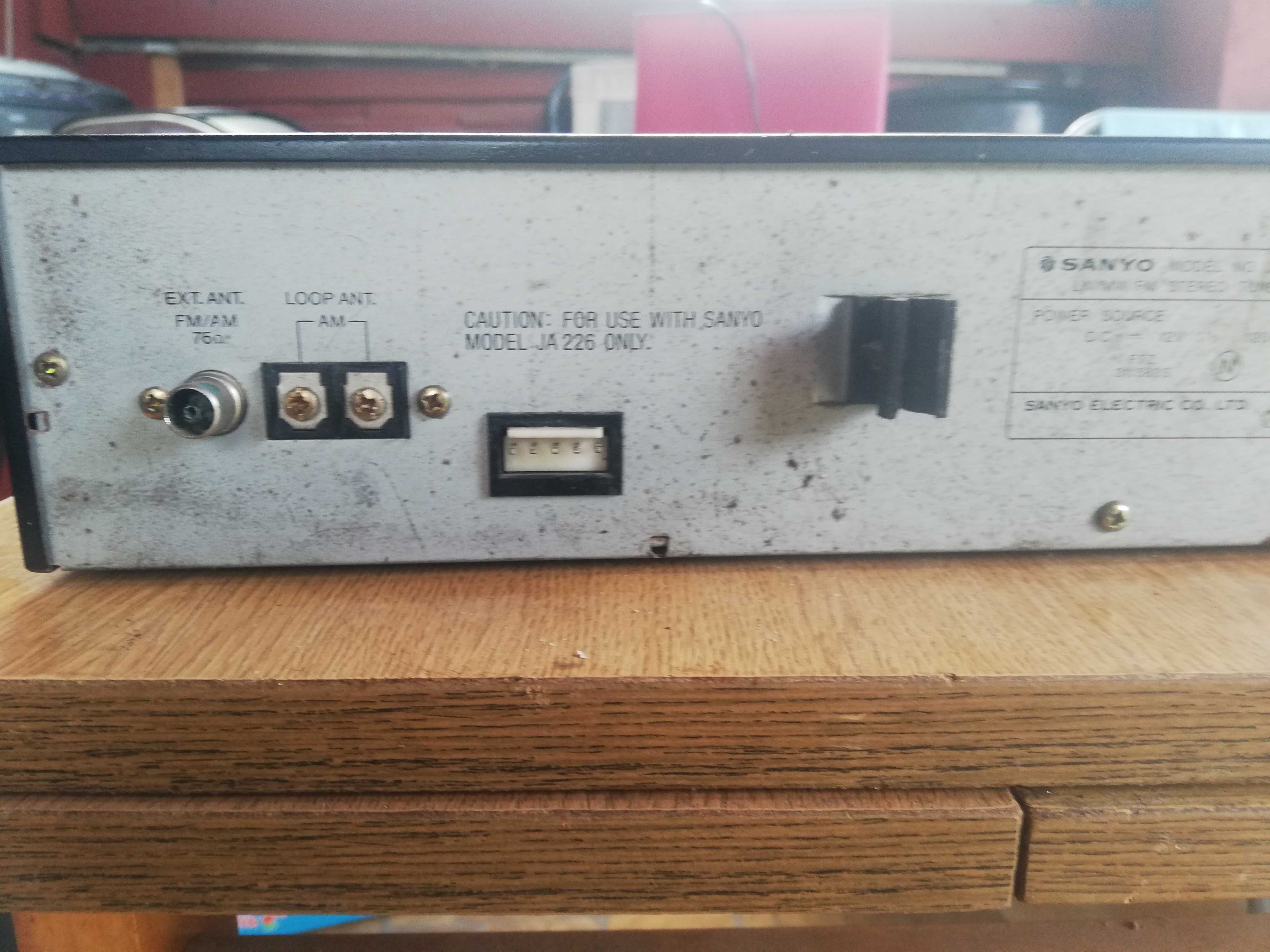 Deck Sanyo + Tuner model JT 226 L