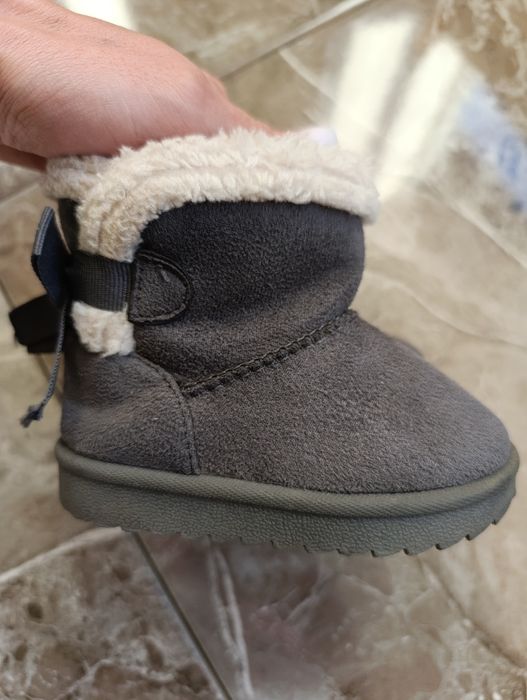 Дитячі чобітки( уги)