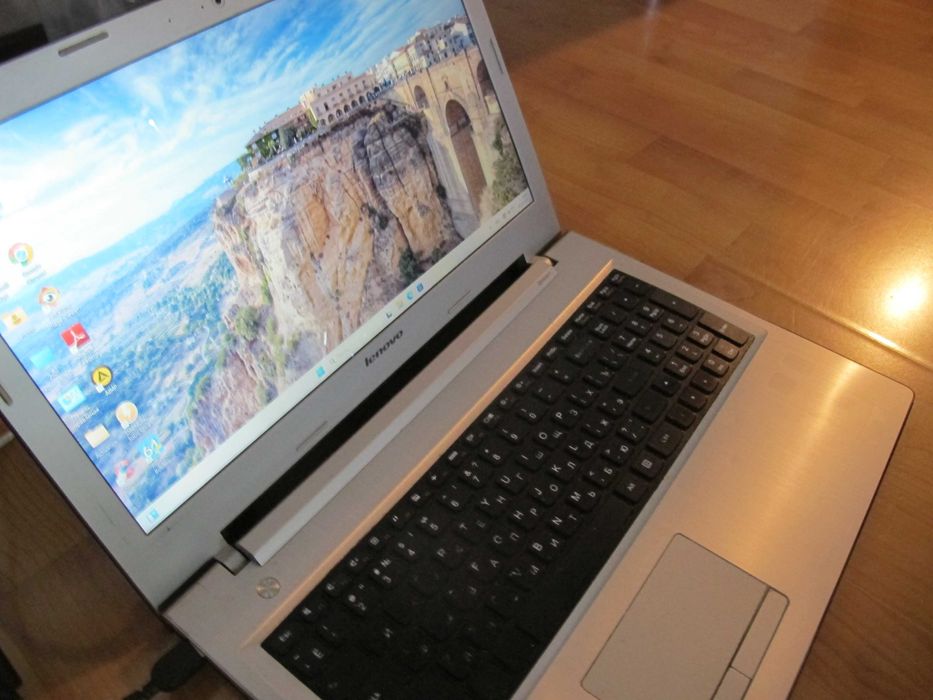 Lenovo екран FHD, cor i3 8ГБ, SSD, GeForce GT840M - 2GB