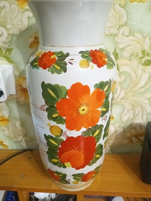 Порцелянова ваза для квітів