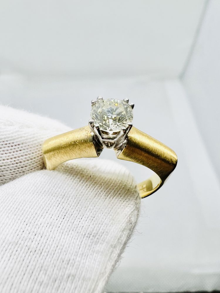 Золотое кольцо с бриллиантом 0.43 карат.