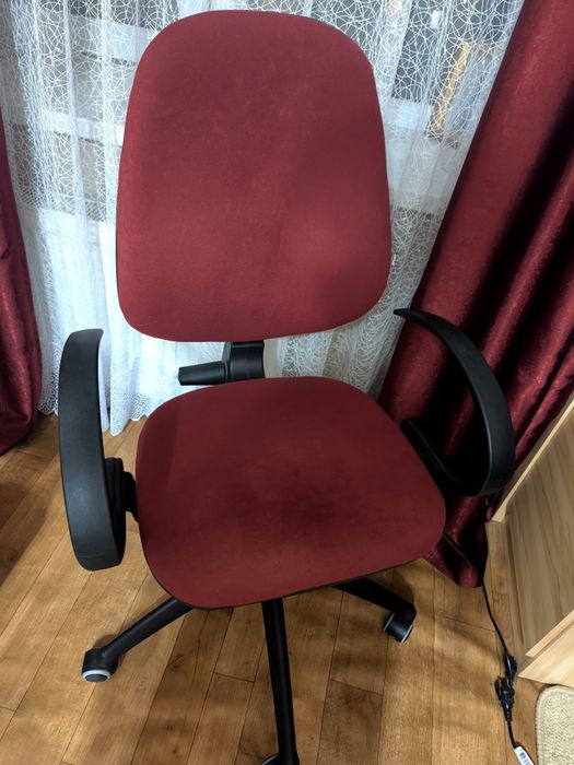 ТЕРМІНОВО!!!Продам офісне крісло Спрінт б/у в гарному стані