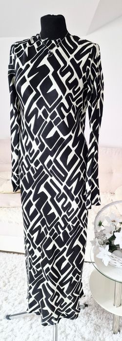 Satynowa sukienka,maxi"River Island ".