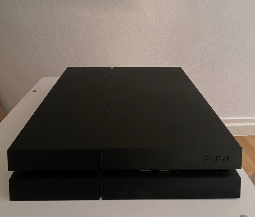 Ps4 com Jogos e comandos