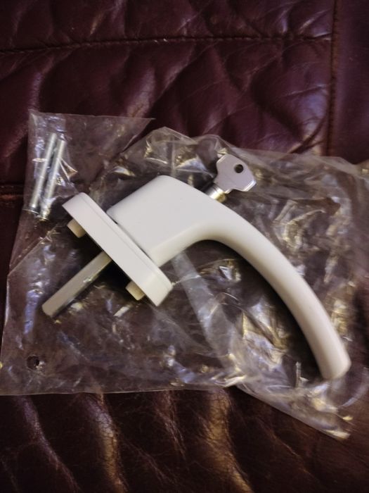 Klamka okienna z kluczykiem