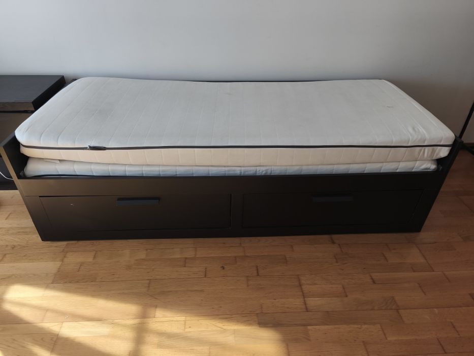 Cama IKEA com gavetas
