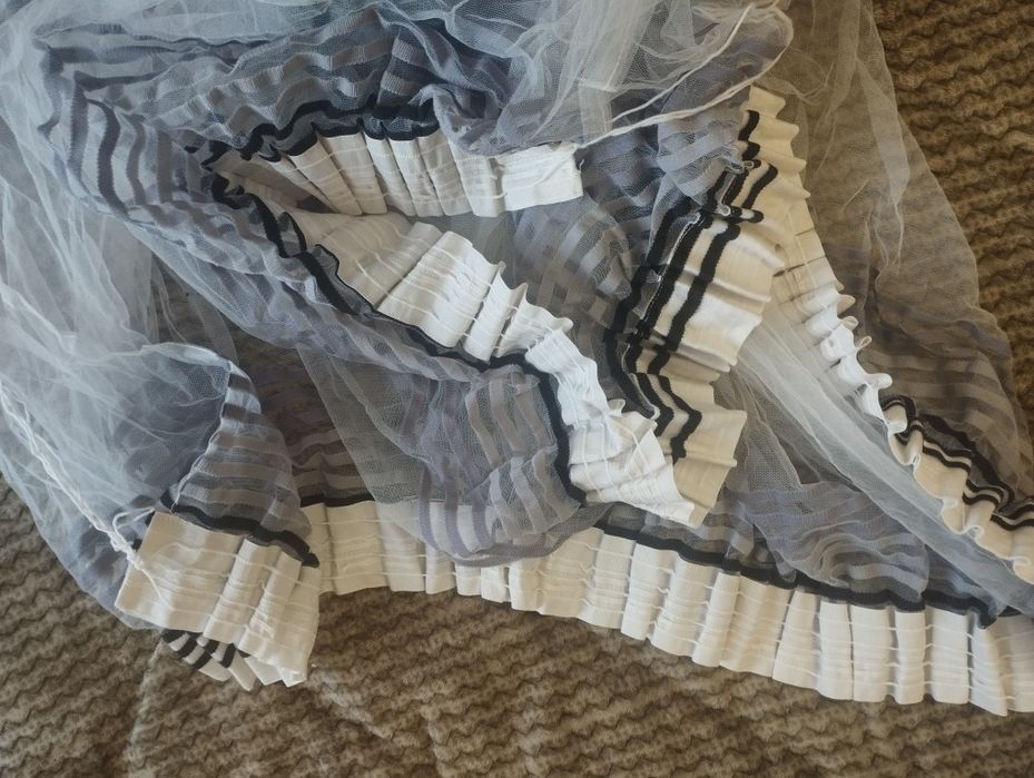 Тюлі на 2 вікна із сірими полосками