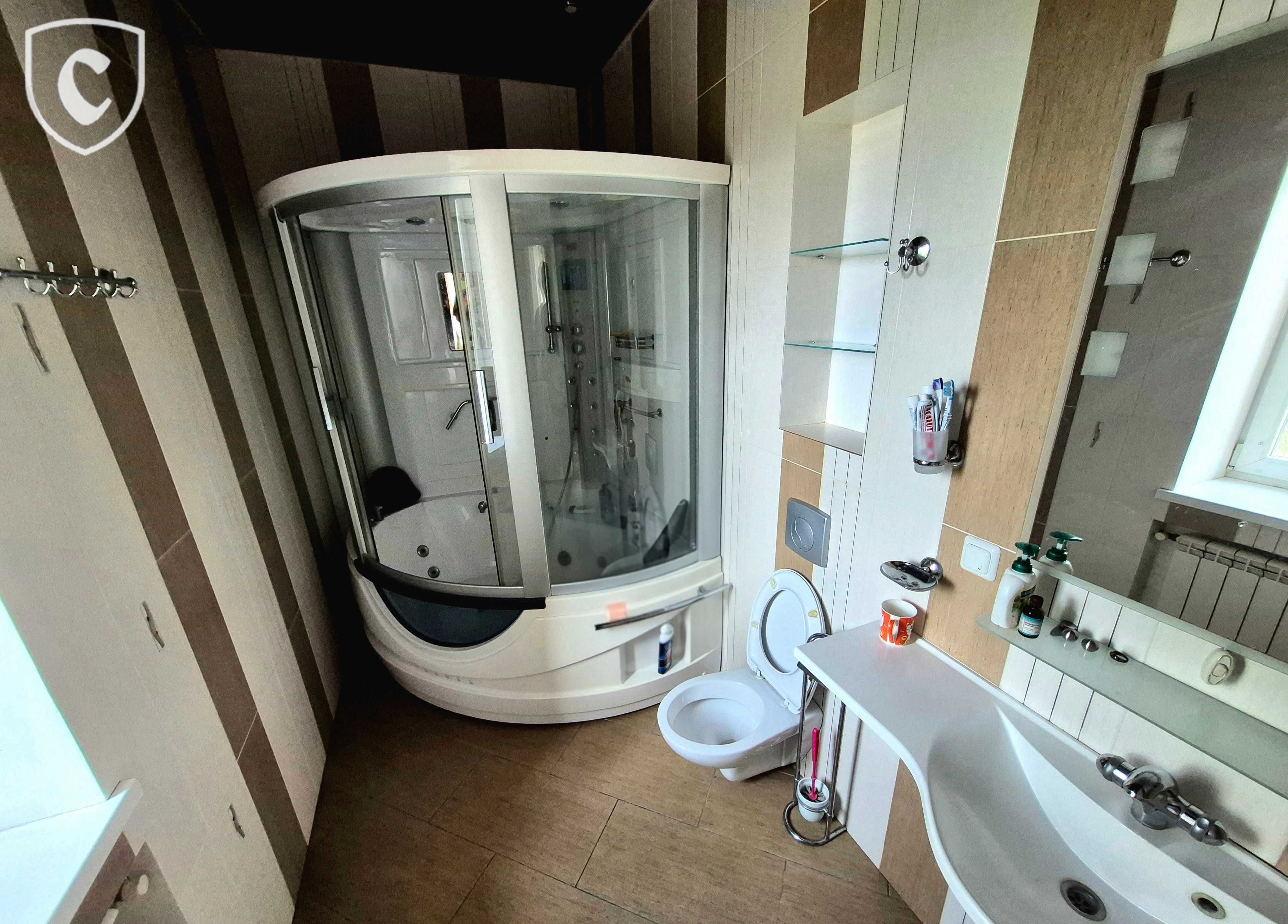 Будинок з басейном , с. Старі Петрівці | 250 м², 15 соток