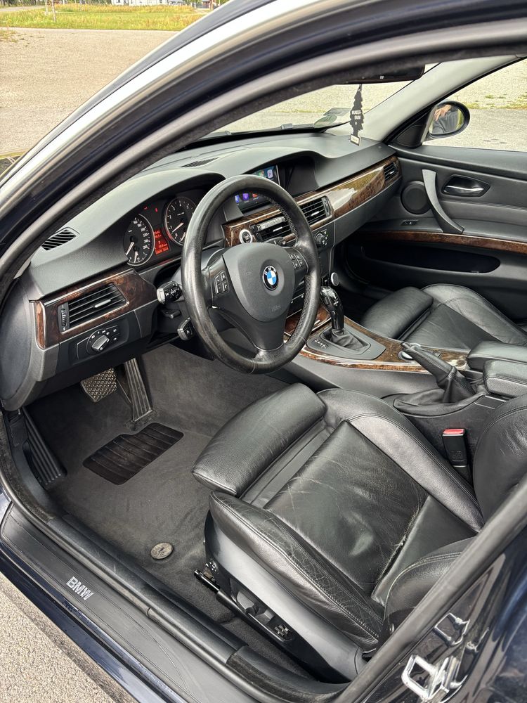 BMW E90 325i LPG Monacoblau