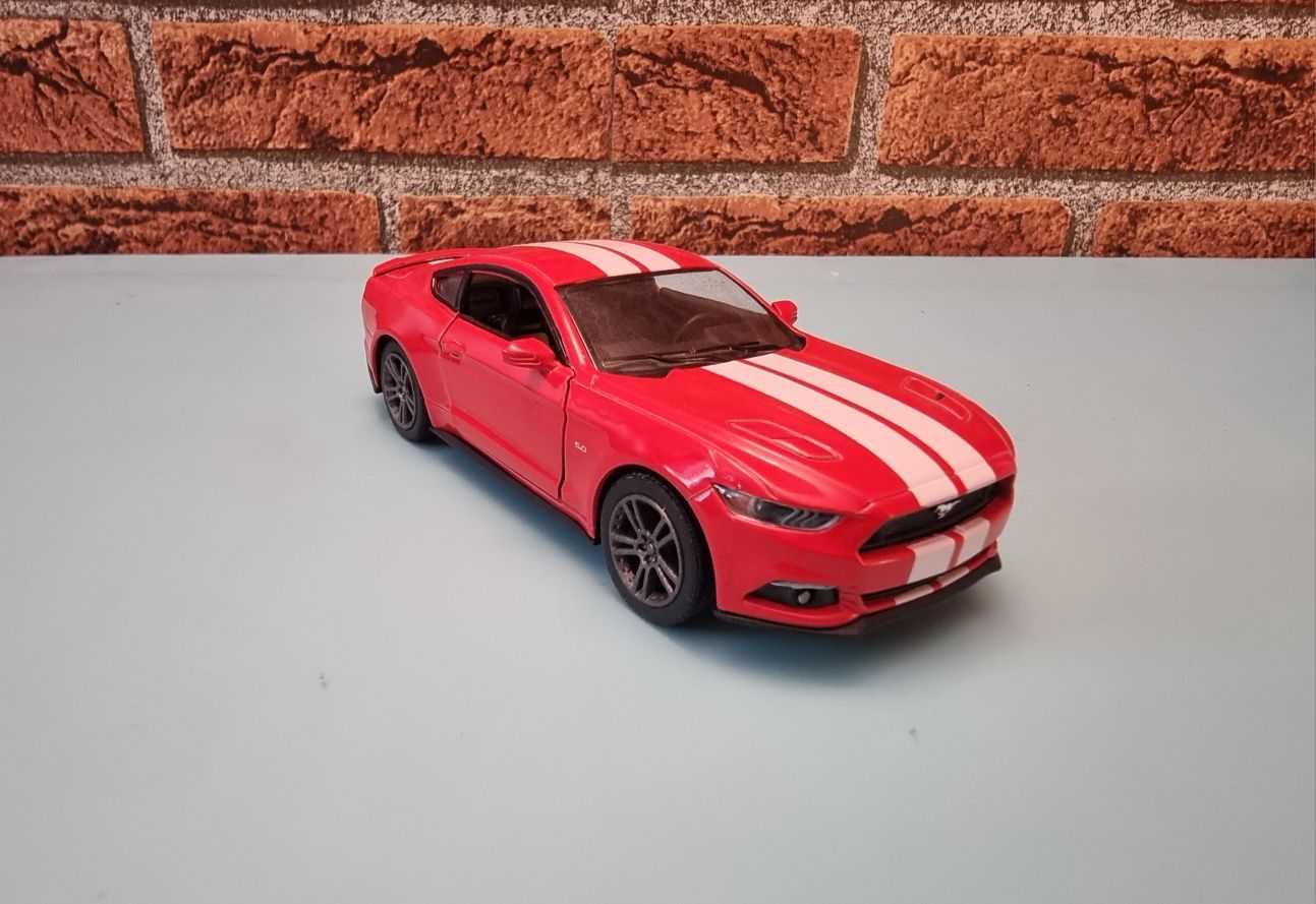 Колекційна металева машинка KINSMART Ford Mustang GT 1:38