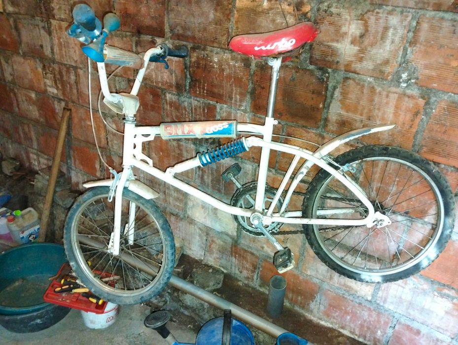 Bicicleta BMX com amortecedor (marca Fundador)