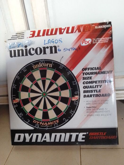 Alvo para dardos Unicorn Dynamite pouco uso, bom estado