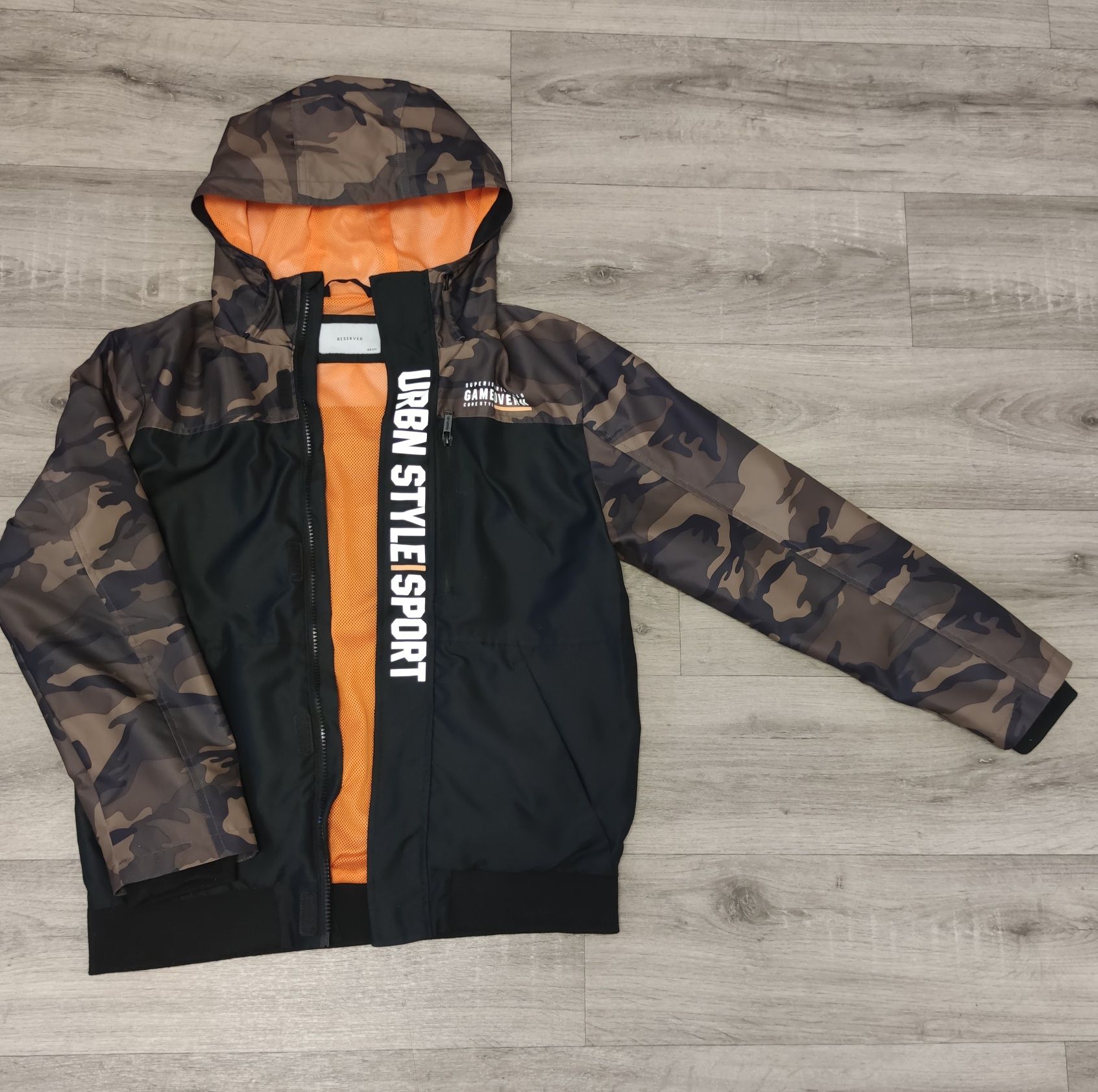 Вітровка Reserved 158