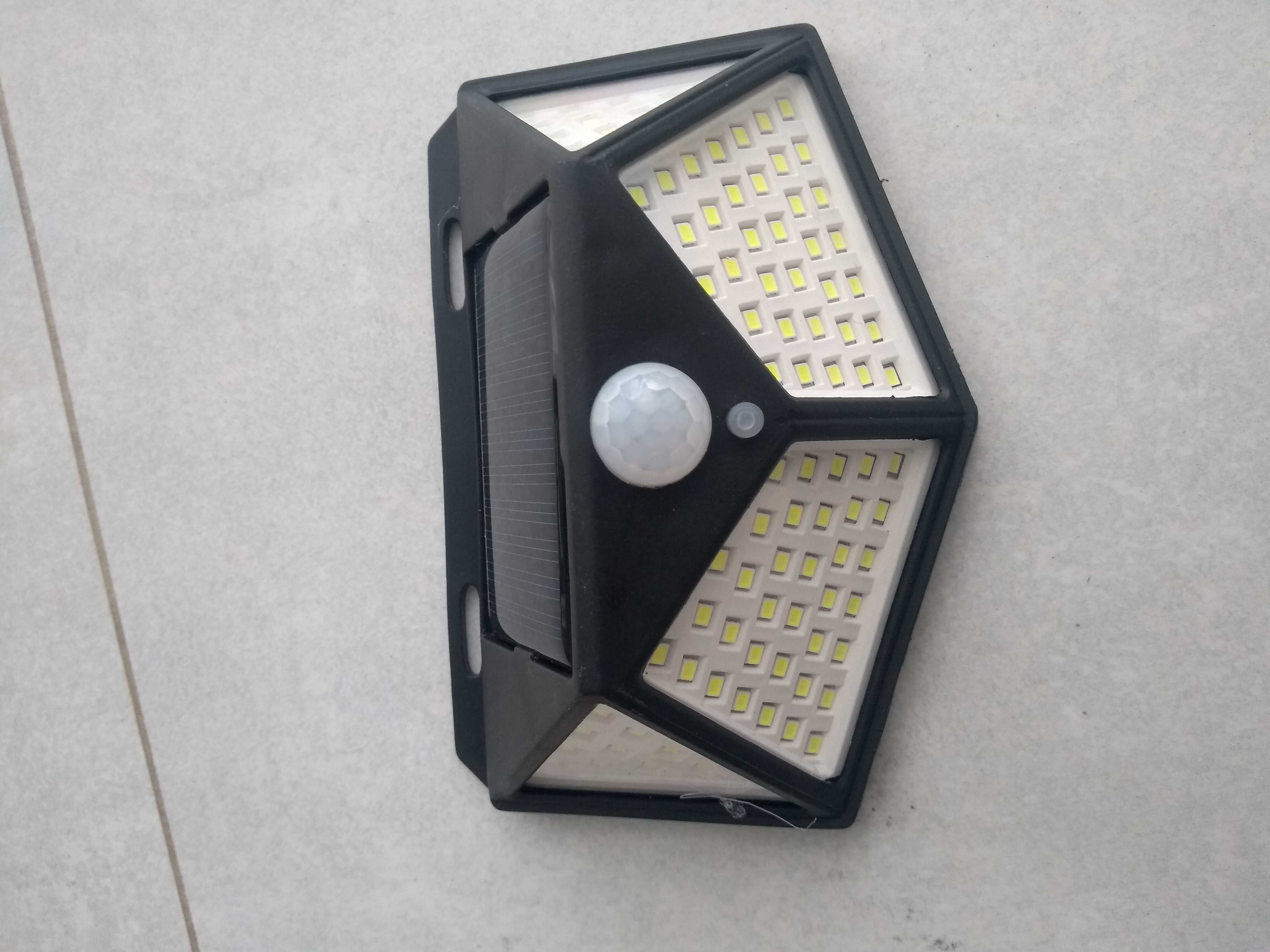 Lampa Solarna Z Czujnikiem Ruchu I Zmierzchu 100 Led przyczepa