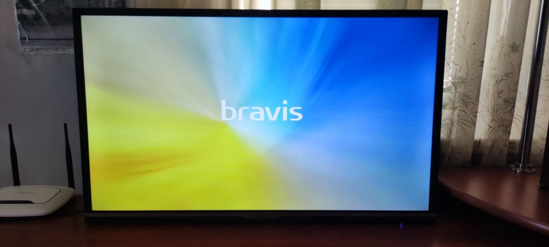 Телевізор Bravis LED-32G5000 Smart + T2 Black