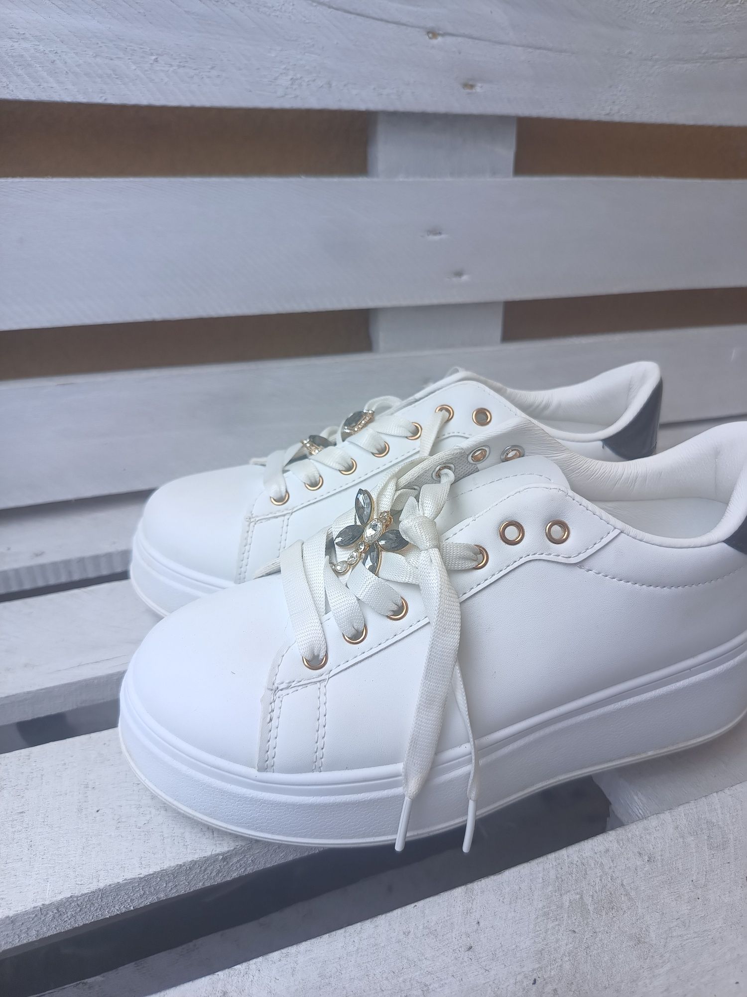 Sneakersy białe na koturnie 40