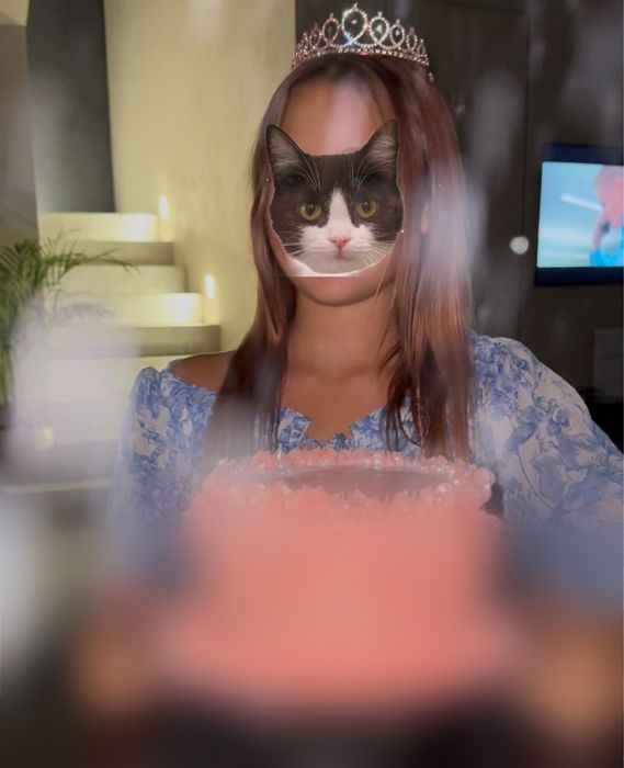 Корона та стрічка