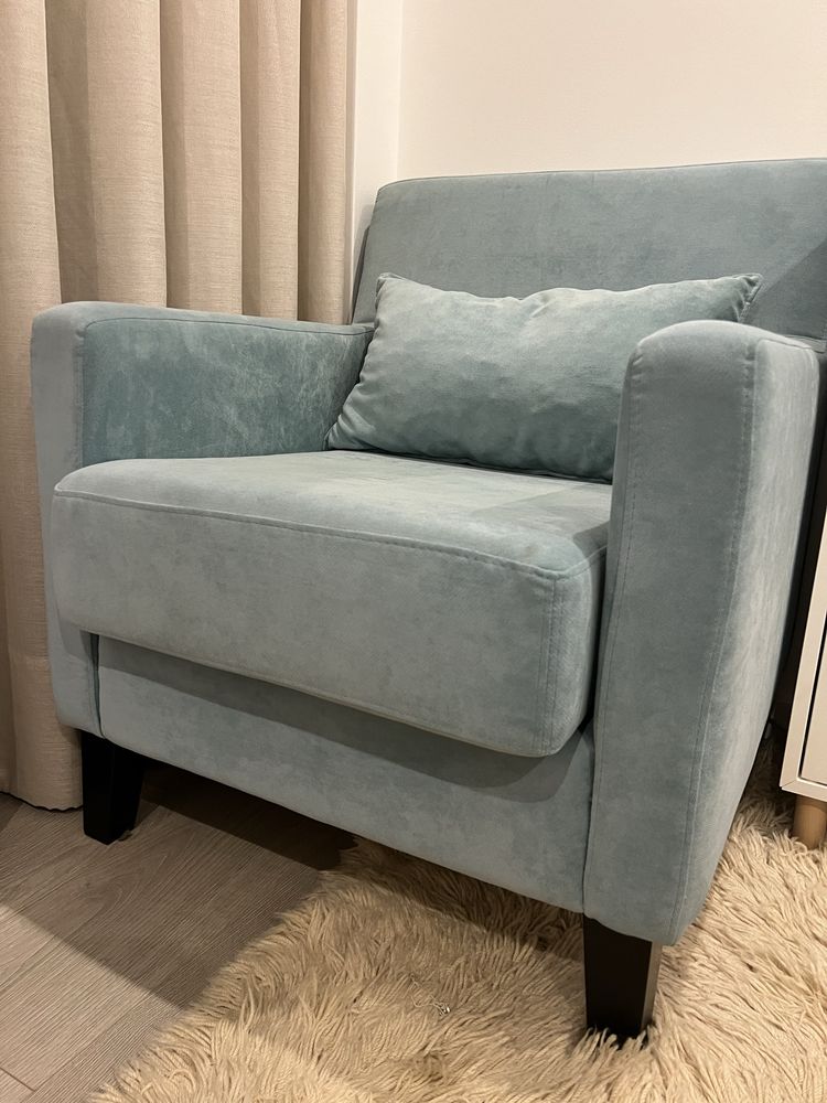 Cadeirao de veludo azul