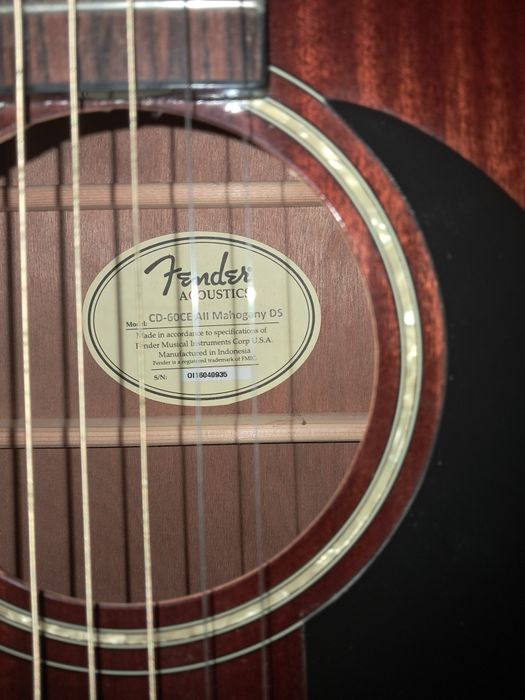 Fender CD-60CE mahogany