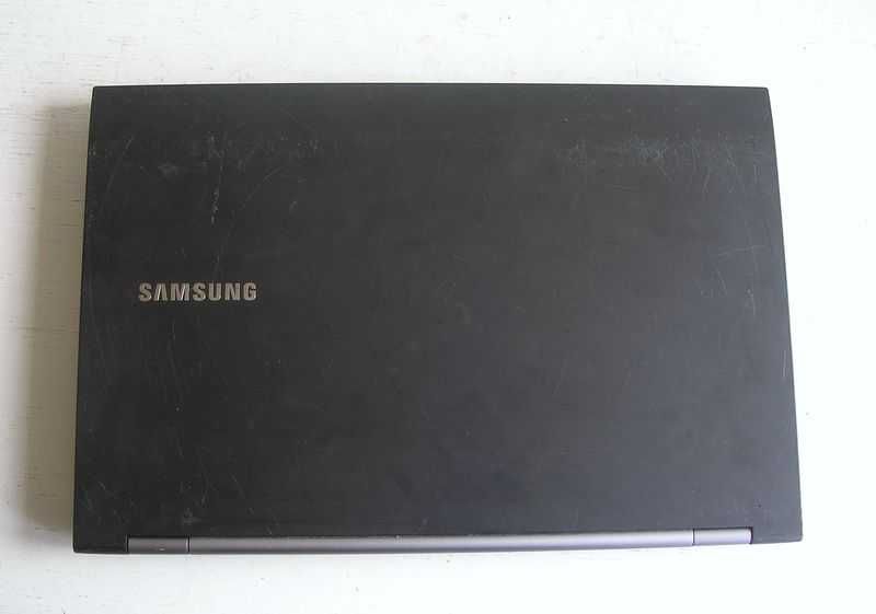 Ноутбук Samsung (Intel Core I5 / 8 ГБ / NVidia 1 ГБ / 15" 1600x900)