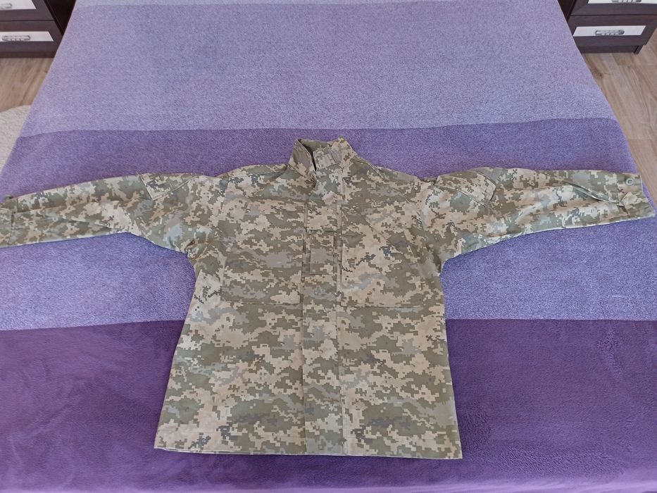 Продам куртку у відмінному стані