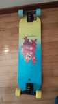 Skate preto da marca decatlhon