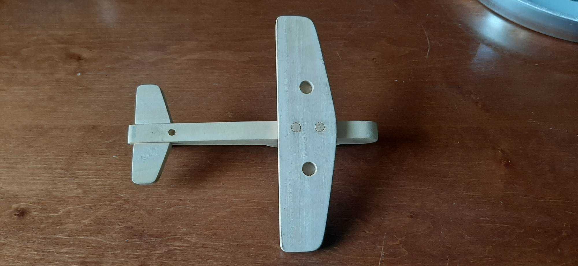 Drewniana zabawka dla dziecka - drewniany samolot