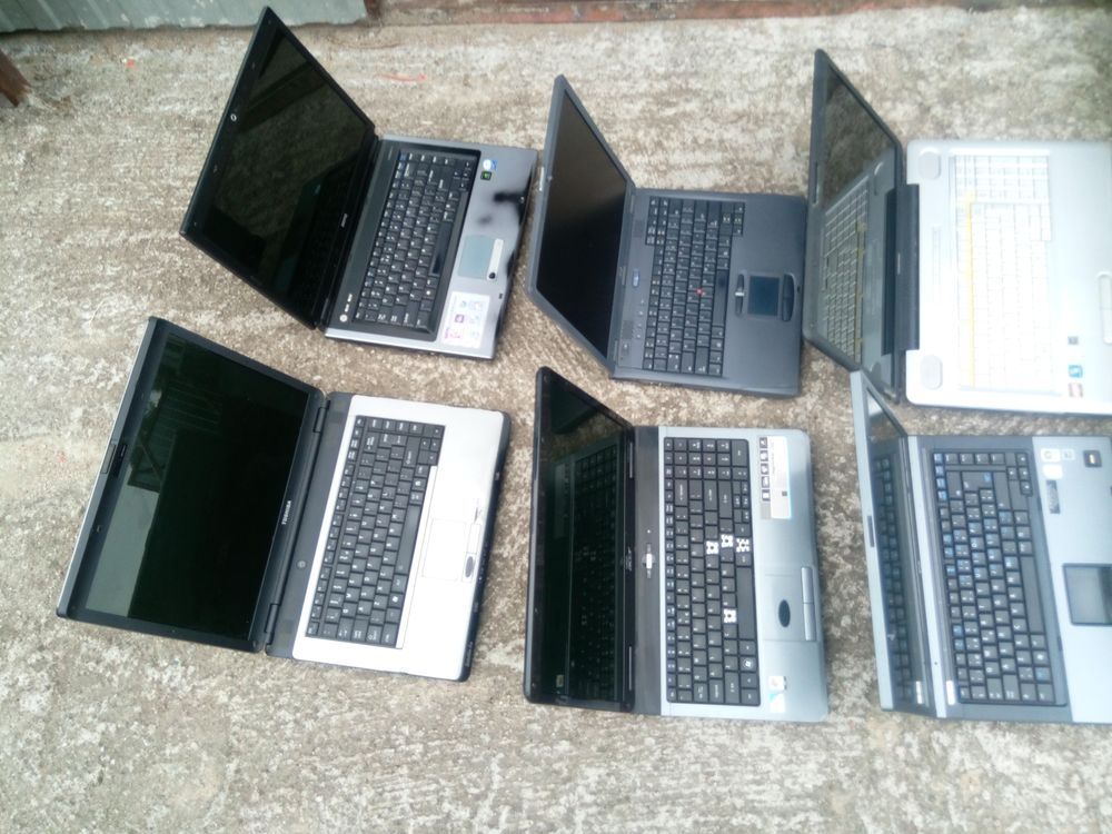7 laptopów całość 240 zł
