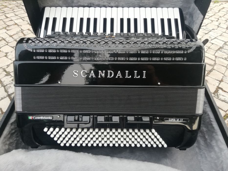 Acordeão Scandalli Super VI LX duplo cassoto