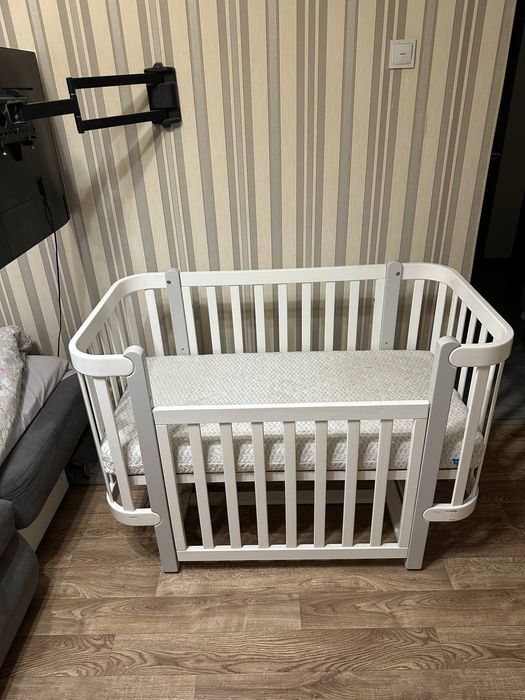 Кроватка  детская  с маятником Veres