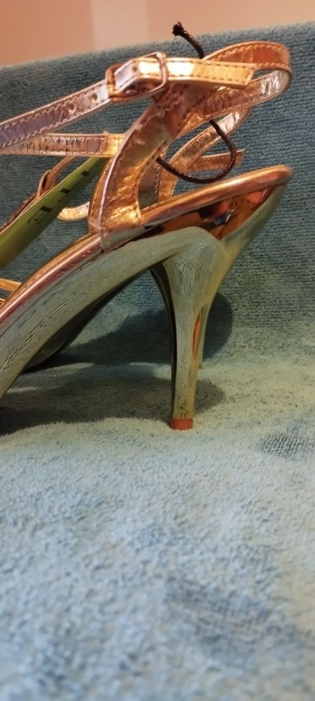 Buty na imprezę nowe złote rozmiar 37 wkładka 24