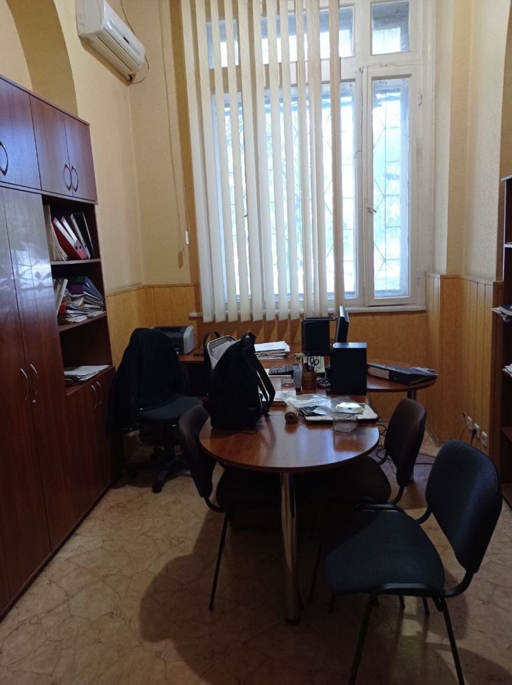 Фасадне приміщення, центр міста, продаж