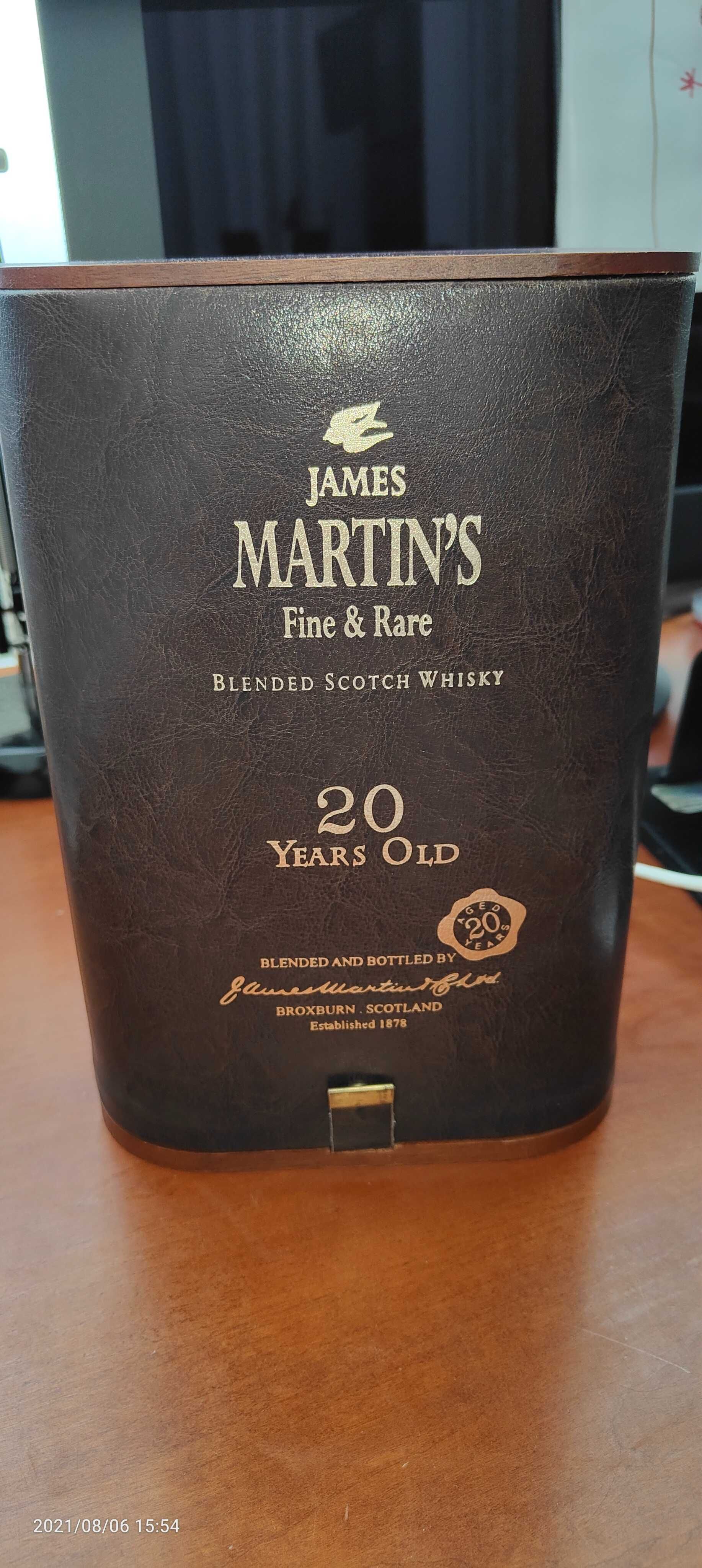 Estojo em pele com garrafa vazia Whisky James Martin's