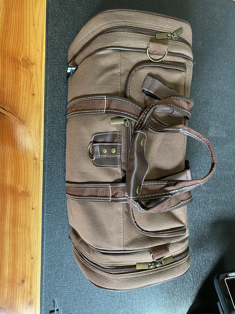 Torba piknikowa z kompletem dla 4 osób.