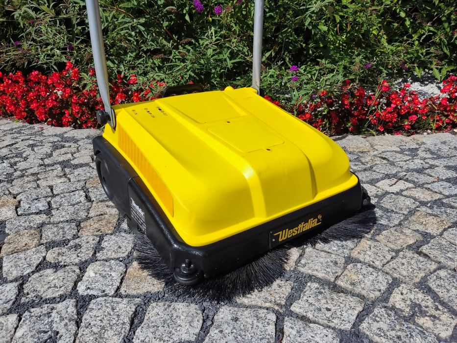 Zamiatarka akumulatorowa lub elektryczna
