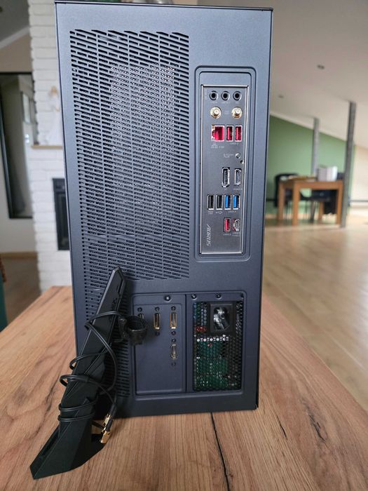 Komputer AORUS MODEL S 11th i5-11400F RTX3080 32GB DDR4 Small Factor