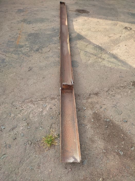 Довжина 5 метрів, ширина 18 см.