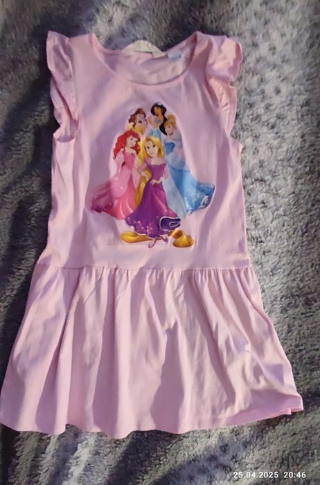 Letnie sukienki Księżniczki Disney i w serduszka H&M